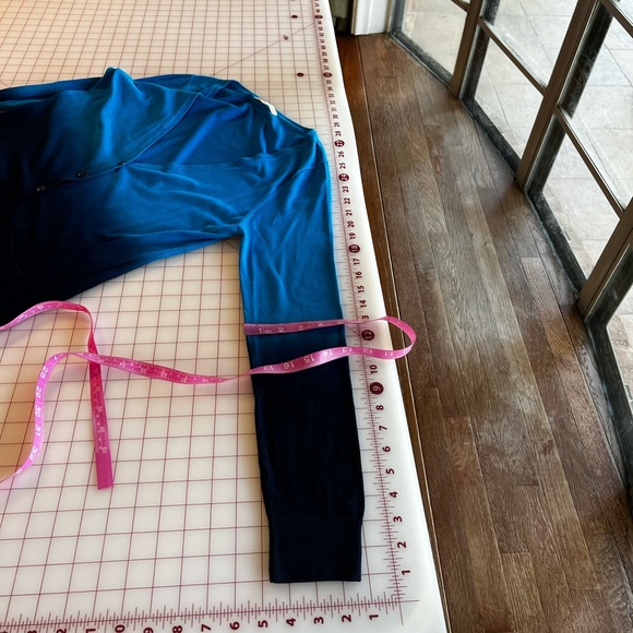 Forever 21 size medium navy & bright blue ombre casual boho retro cardigan - Picture 15 of 16